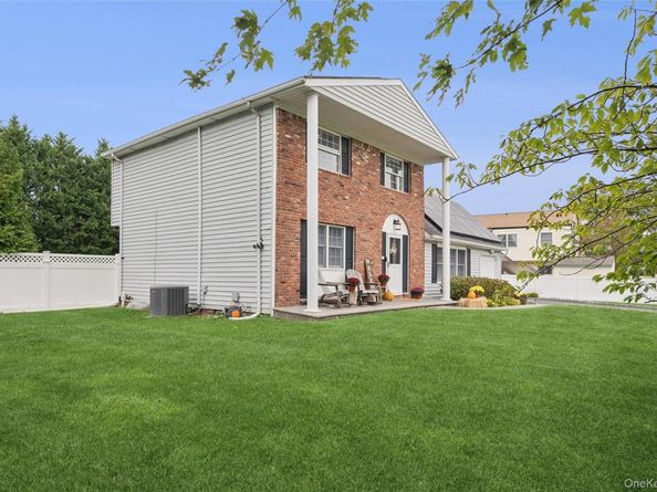 25 Hilltop Drive, Mount Sinai NY 11766