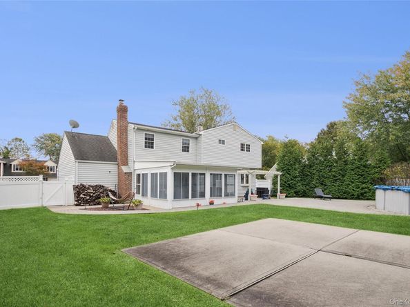 25 Hilltop Drive, Mount Sinai NY 11766