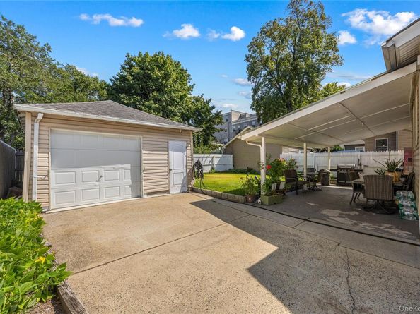 187 S Long Beach Avenue, Freeport NY 11520