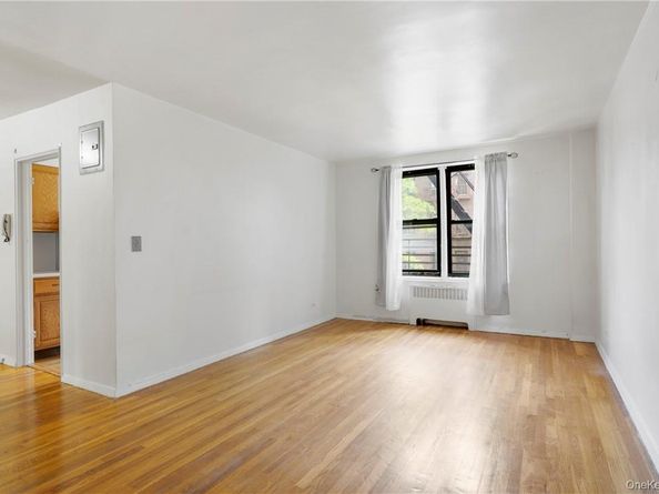 525 W 235 Street 4C, Bronx NY 10463