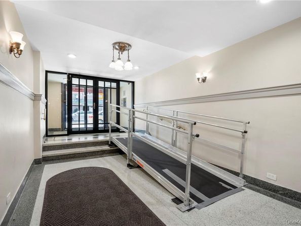 525 W 235 Street 4C, Bronx NY 10463