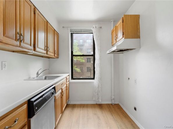 525 W 235 Street 4C, Bronx NY 10463