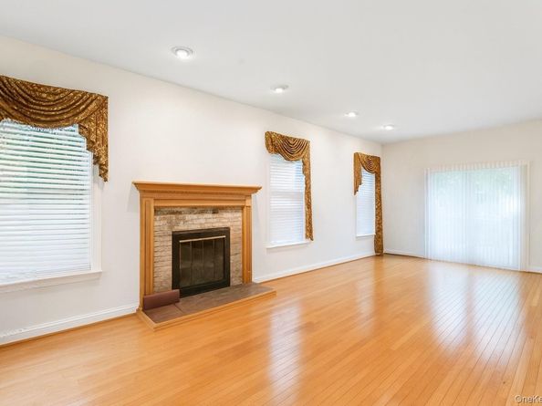 10 Woodhull Landing Road, Miller Place NY 11764
