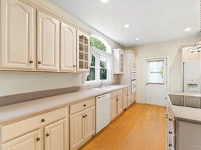 10 Woodhull Landing Road, Miller Place NY 11764