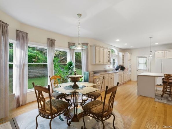 10 Woodhull Landing Road, Miller Place NY 11764