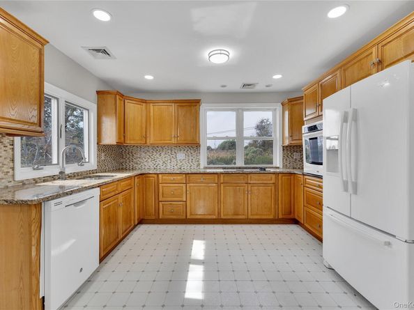 17 Bellport Road, Mastic Beach NY 11951