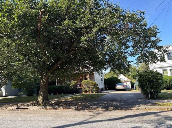 2684 Park Avenue, Baldwin NY 11510