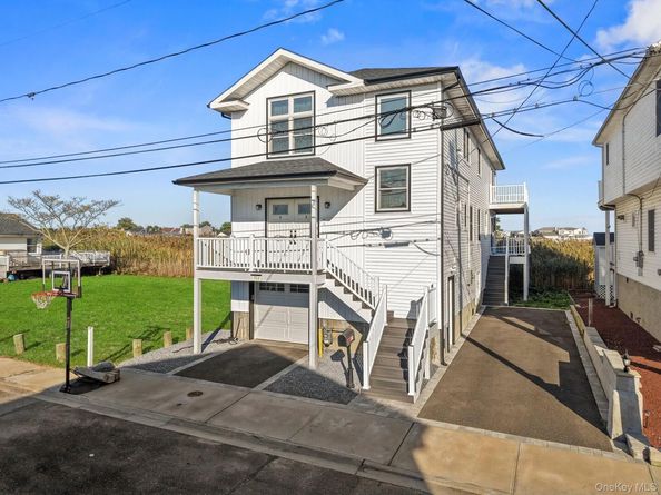 914 Arctic Street, Lindenhurst NY 11757