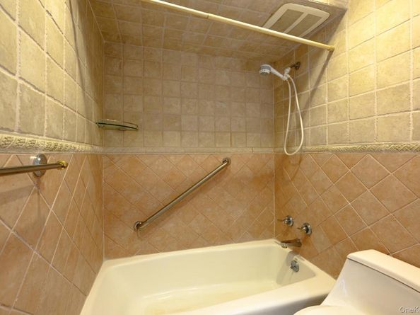 166-41 Powells Cove Boulevard 4C, Beechhurst NY 11357