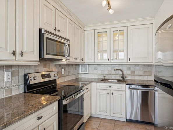 166-41 Powells Cove Boulevard 4C, Beechhurst NY 11357