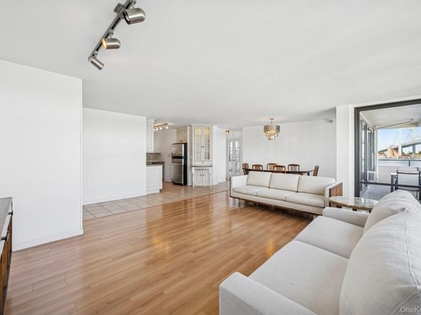 166-41 Powells Cove Boulevard 4C, Beechhurst NY 11357