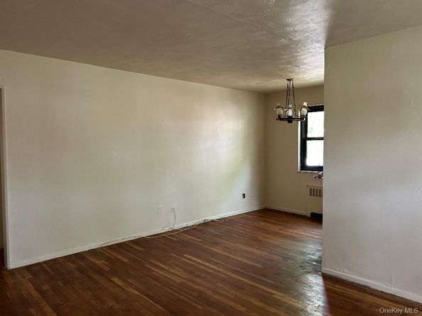 163-30 17th 4297, Whitestone NY 11357