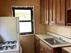 163-30 17th 4297, Whitestone NY 11357