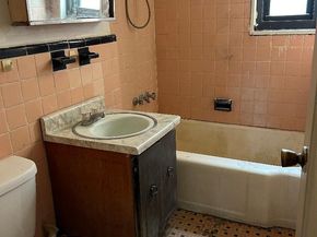 163-30 17th 4297, Whitestone NY 11357
