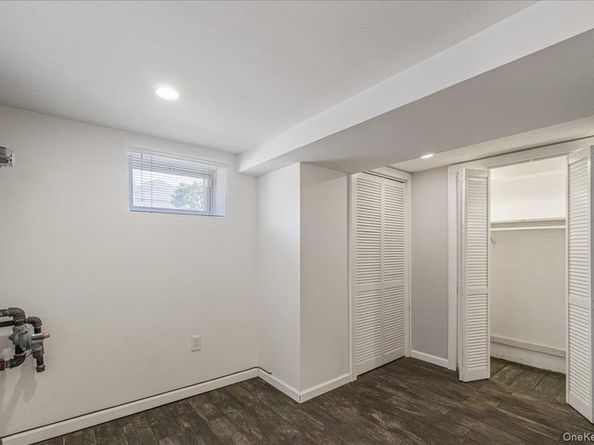 6467 58th Road, Maspeth NY 11378
