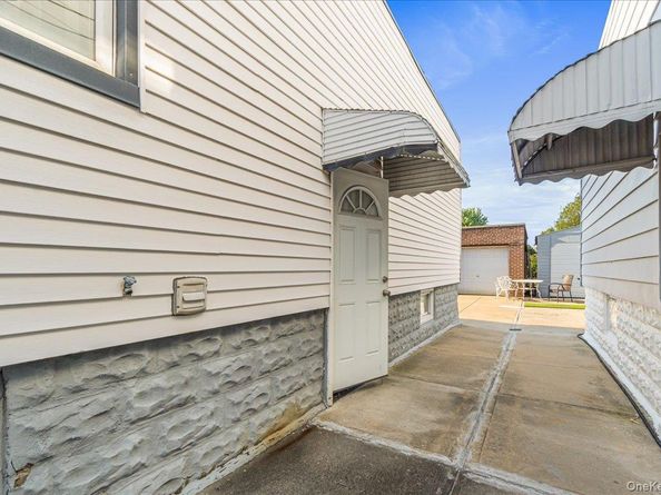 6467 58th Road, Maspeth NY 11378
