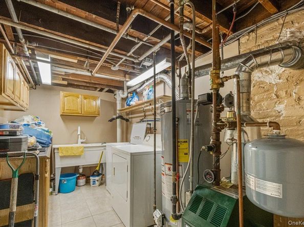 6467 58th Road, Maspeth NY 11378