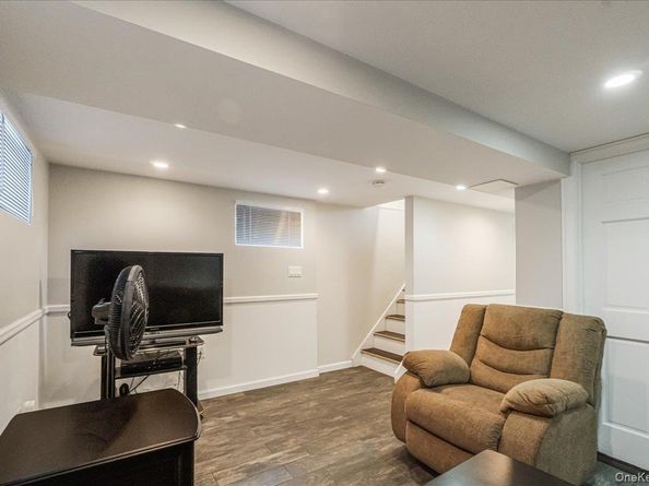 6467 58th Road, Maspeth NY 11378