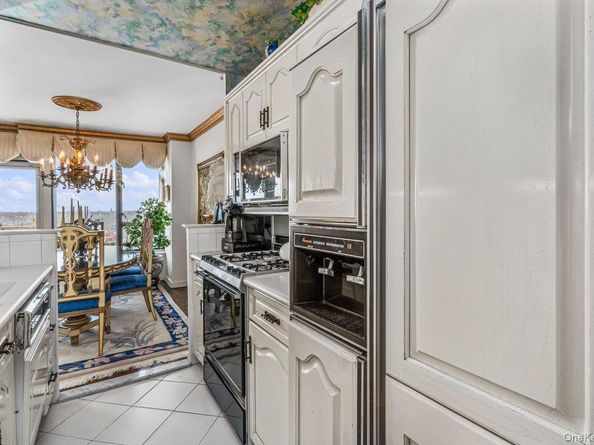 166-25 Powells Cove Boulevard 19G, Beechhurst NY 11357