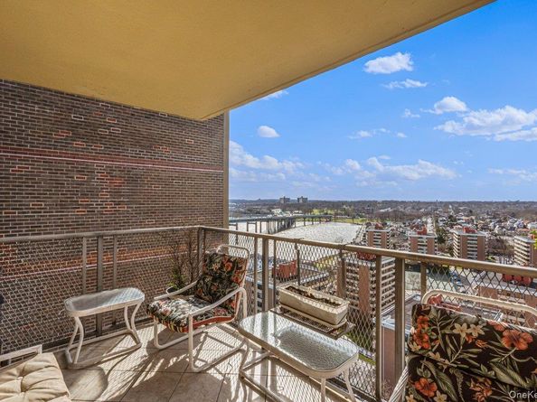 166-25 Powells Cove Boulevard 19G, Beechhurst NY 11357