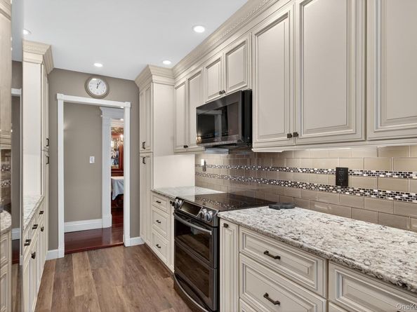 356 8th Street, Bohemia NY 11716