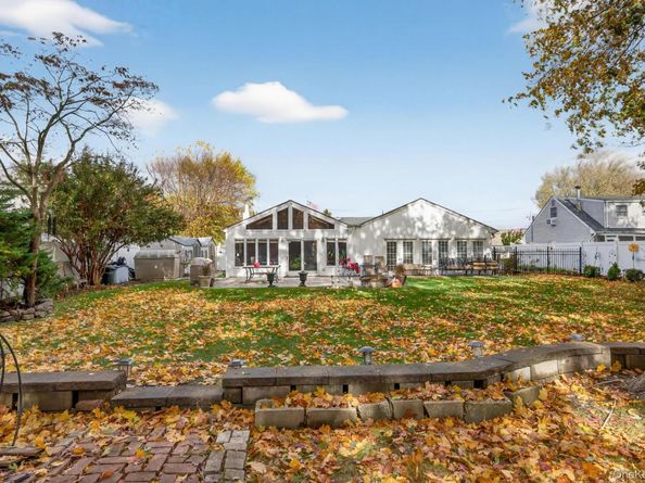 356 8th Street, Bohemia NY 11716