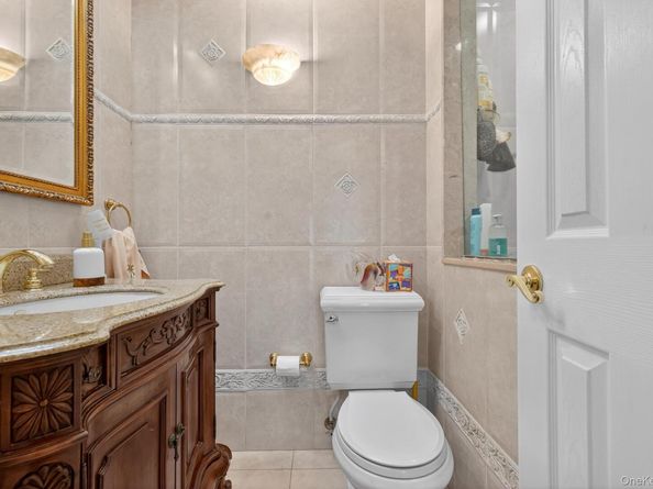 356 8th Street, Bohemia NY 11716