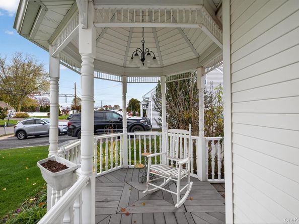 356 8th Street, Bohemia NY 11716