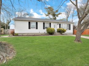 7 Kristin Court, Bay Shore NY 11706