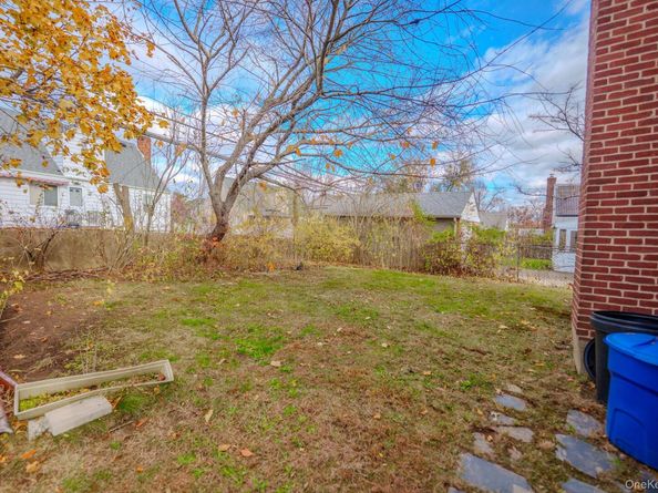 123 Nugent Street, New Hyde Park NY 11040