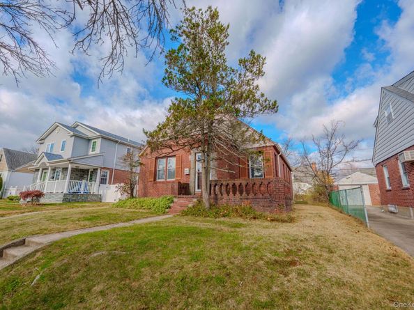 123 Nugent Street, New Hyde Park NY 11040