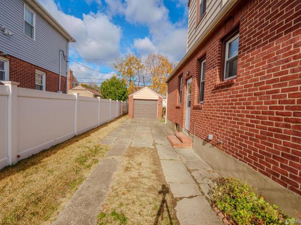 123 Nugent Street, New Hyde Park NY 11040