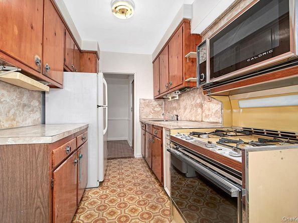 27-10 Parsons Boulevard 6H, Flushing NY 11354