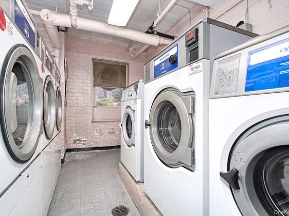 27-10 Parsons Boulevard 6H, Flushing NY 11354