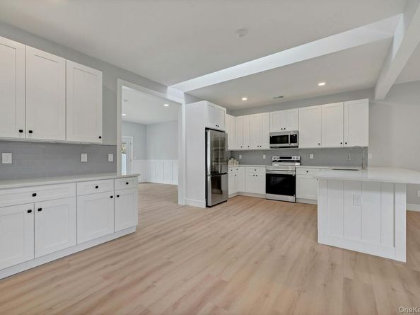 509 Oak Bluff Court, Moriches NY 11955