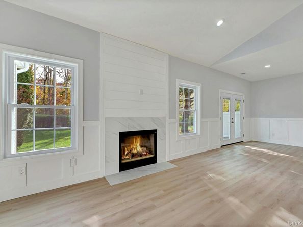 509 Oak Bluff Court, Moriches NY 11955