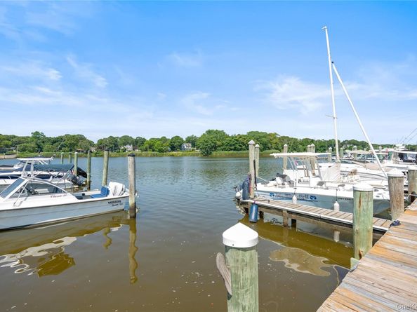 509 Oak Bluff Court, Moriches NY 11955