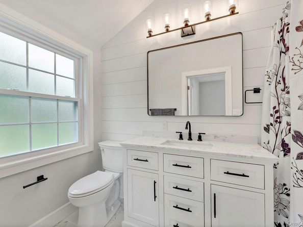 509 Oak Bluff Court, Moriches NY 11955