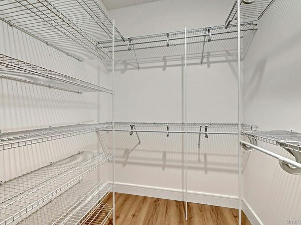 509 Oak Bluff Court, Moriches NY 11955