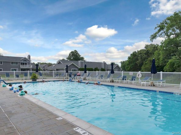 509 Oak Bluff Court, Moriches NY 11955