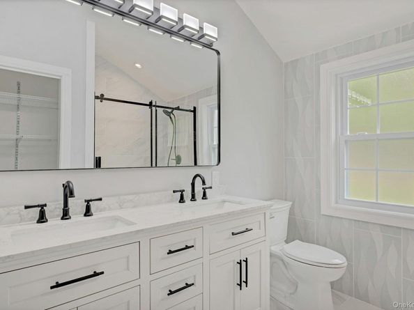 509 Oak Bluff Court, Moriches NY 11955