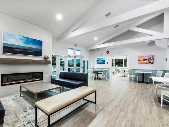 509 Oak Bluff Court, Moriches NY 11955