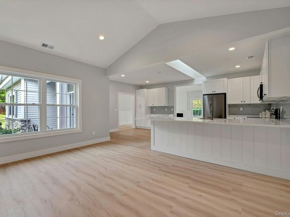 509 Oak Bluff Court, Moriches NY 11955