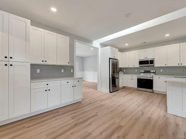 509 Oak Bluff Court, Moriches NY 11955