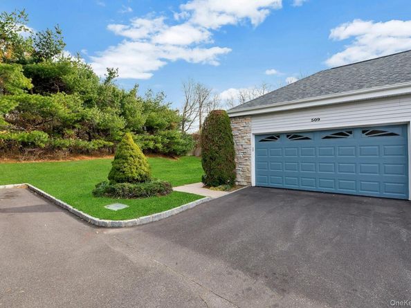 509 Oak Bluff Court, Moriches NY 11955