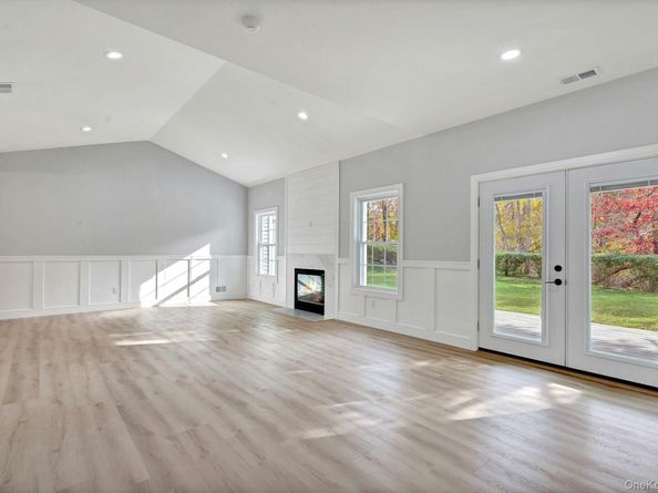 509 Oak Bluff Court, Moriches NY 11955