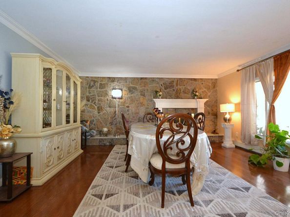 27 Albright Road, Coram NY 11727