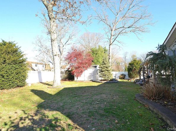 27 Albright Road, Coram NY 11727