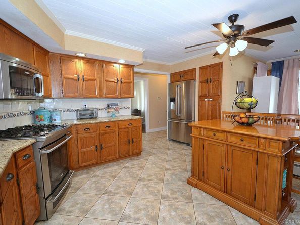 27 Albright Road, Coram NY 11727