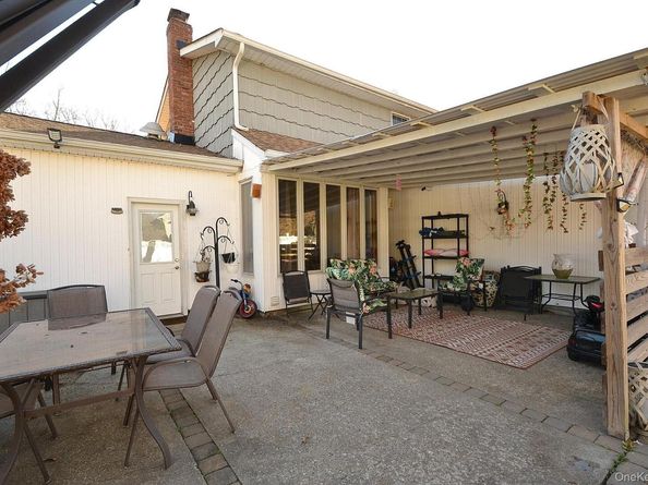 27 Albright Road, Coram NY 11727